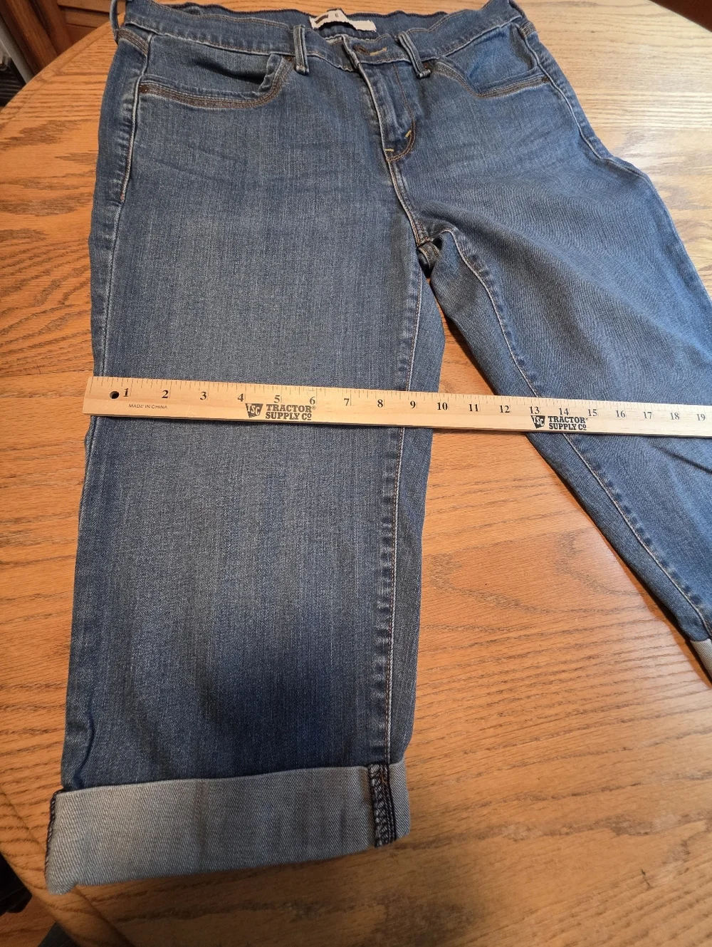 Levi's Capris Denim Jeans Women's Blue Cuffed Logo Size 6 - Picture 7 of 12